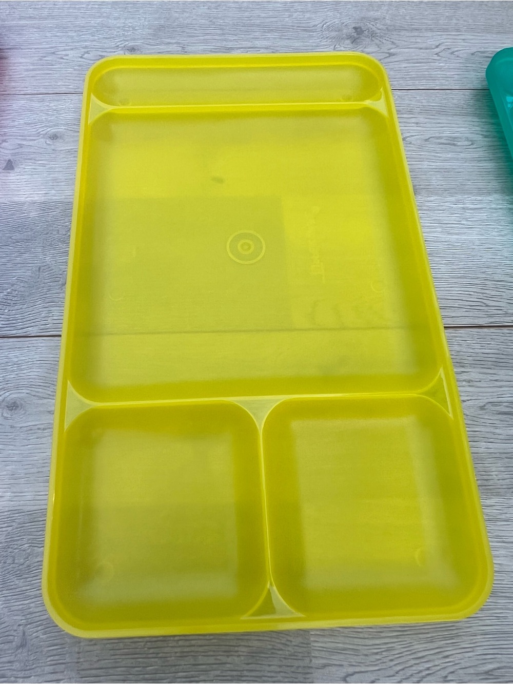 Set of 4 Tupperware Vintage Meal Trays Cafeteria Lap Picnic - Picture 3 of 7